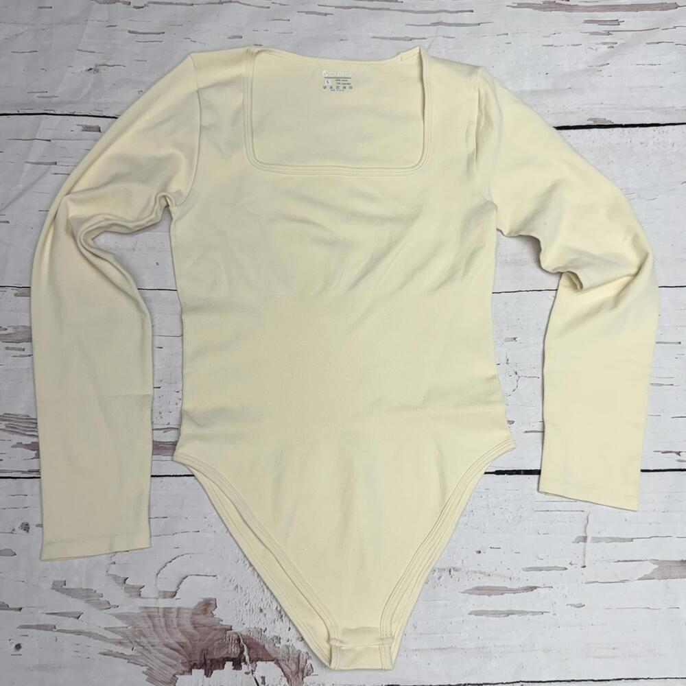OQQ Seamless Square Neck Long Sleeve Bodysuit Cream L Clean Girl